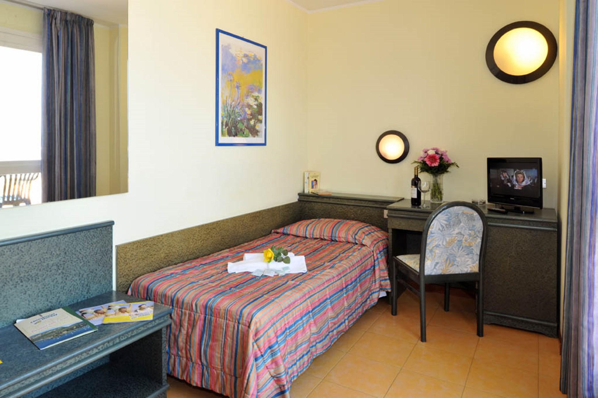Hotel Internazionale Torri Del Benaco Exterior photo