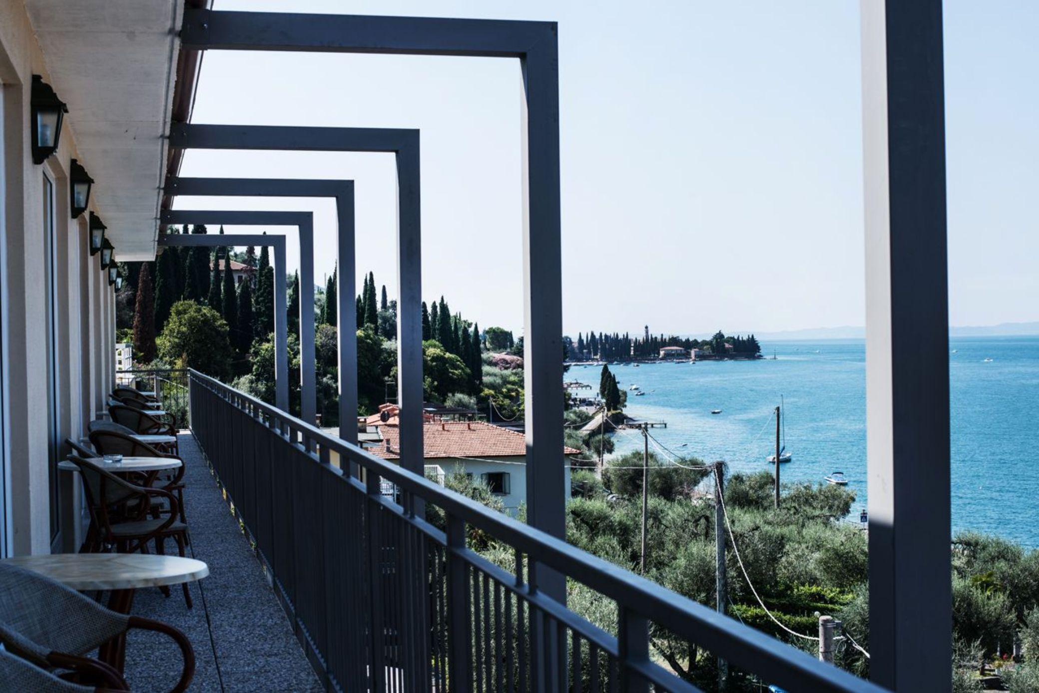 Hotel Internazionale Torri Del Benaco Exterior photo
