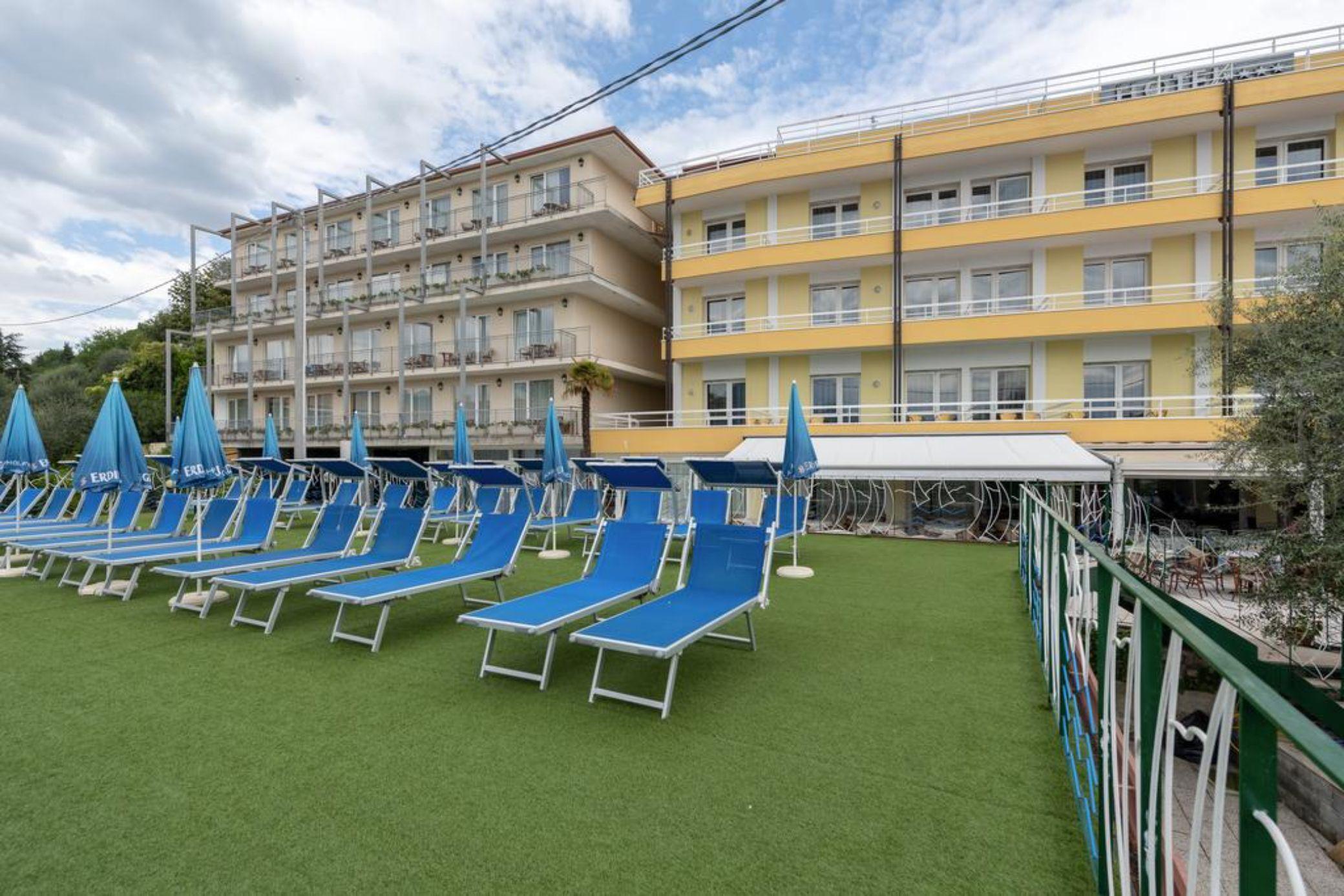 Hotel Internazionale Torri Del Benaco Exterior photo