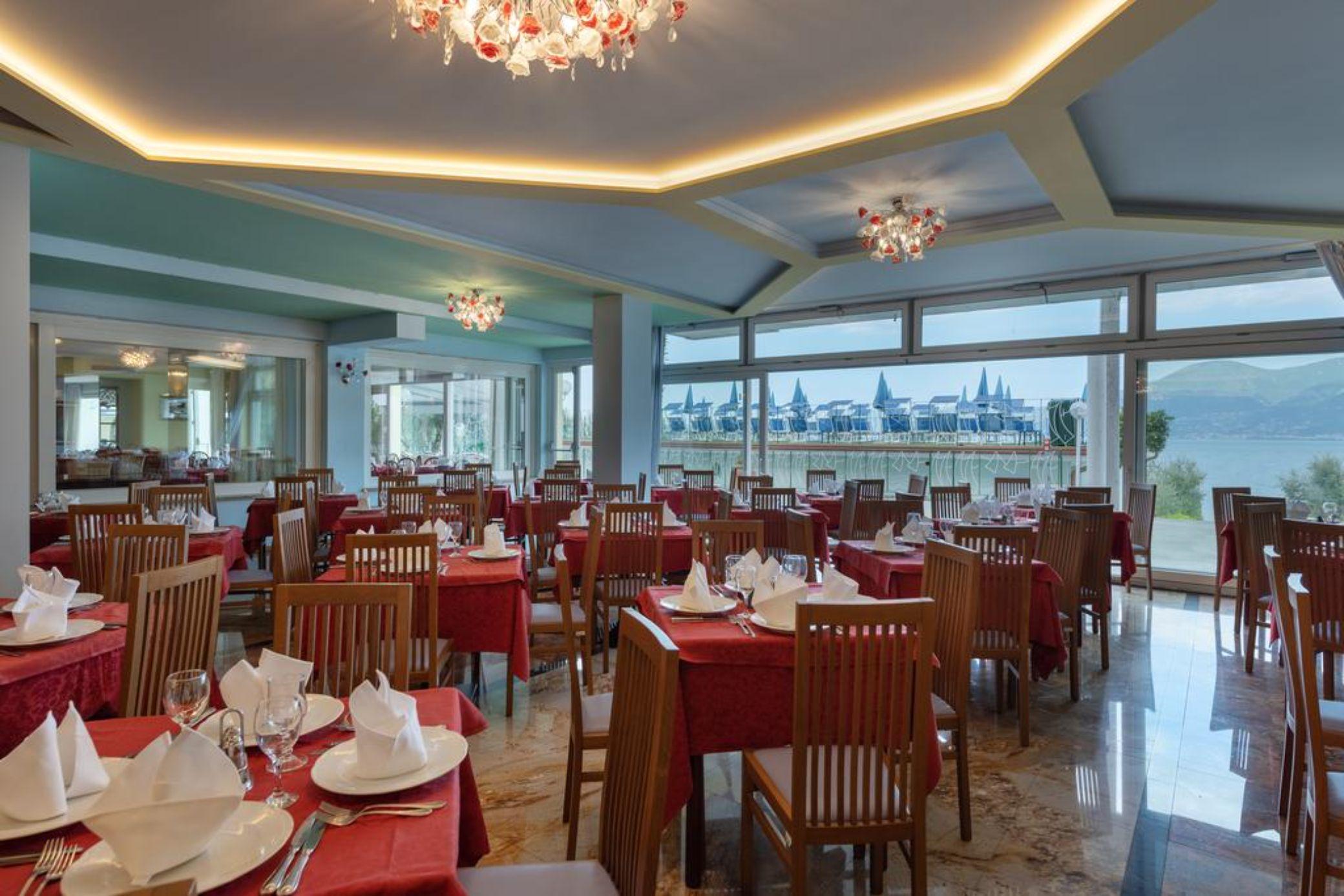 Hotel Internazionale Torri Del Benaco Exterior photo
