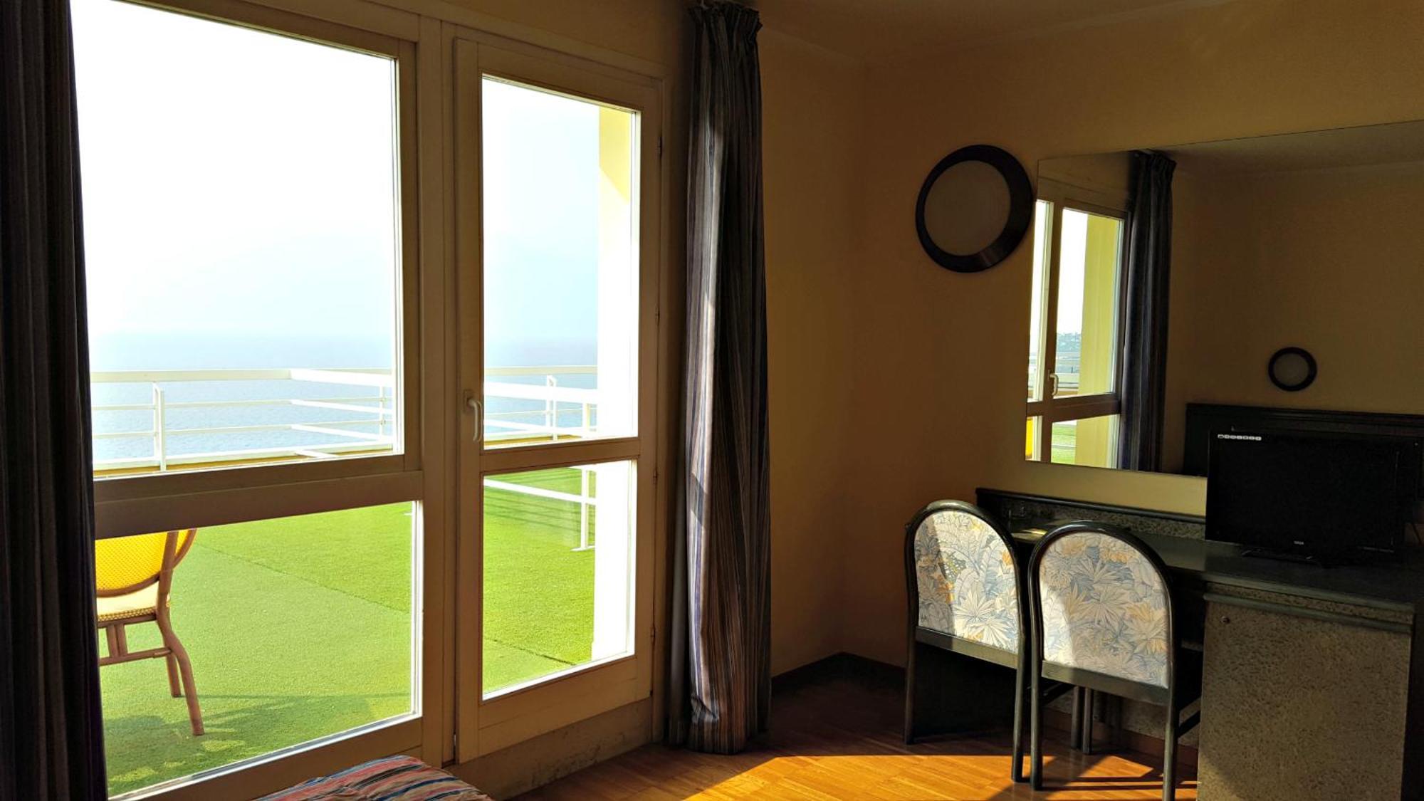 Hotel Internazionale Torri Del Benaco Exterior photo